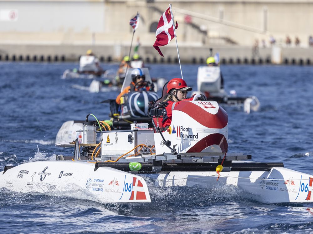 Float Forward racing among other teams